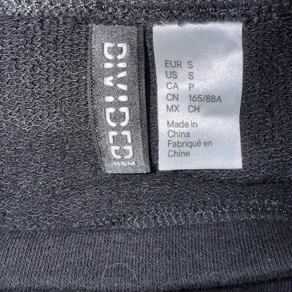 H&M Black Tee with Cat Face Design - Picture 4 of 4